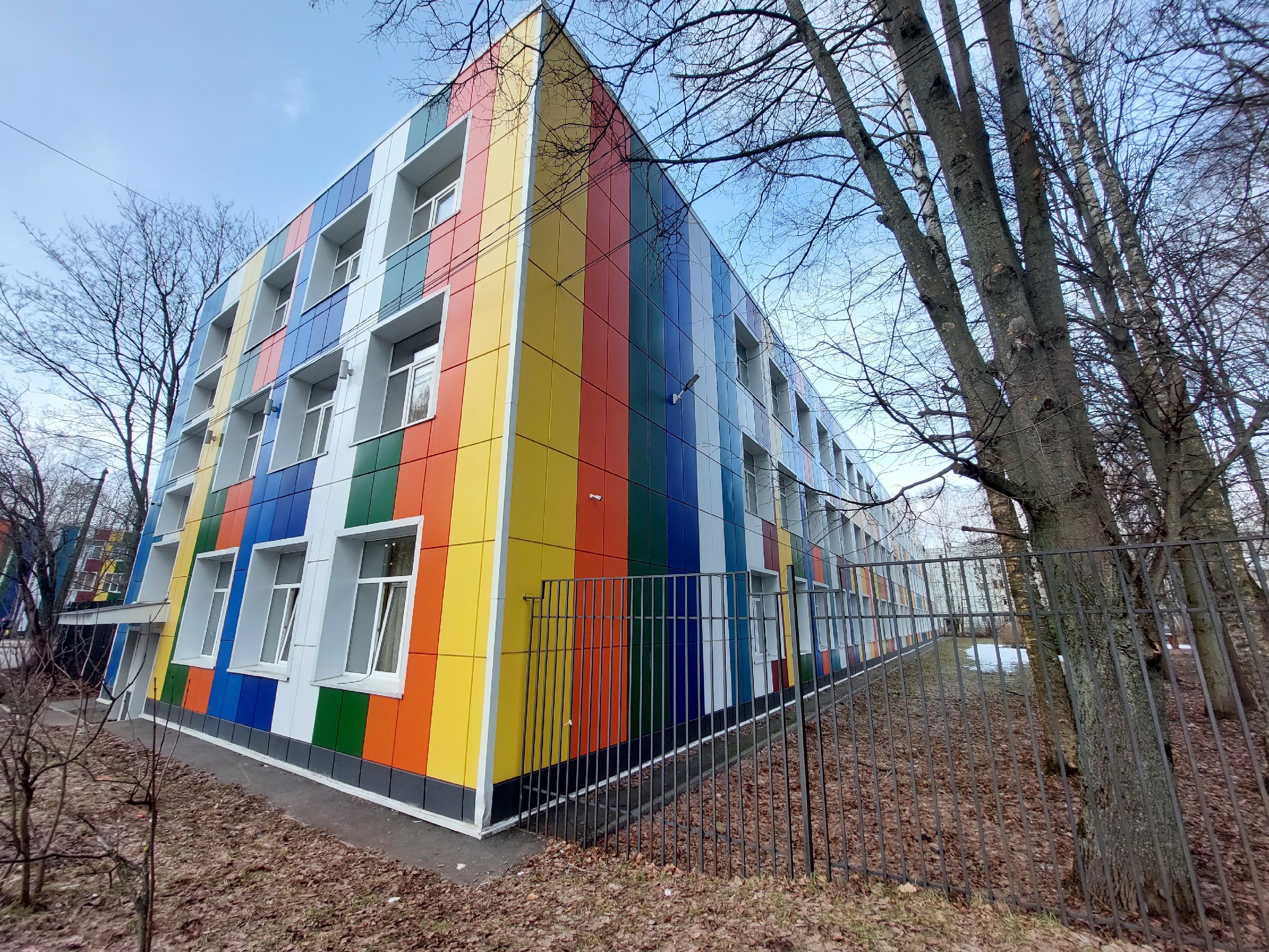 Фотография школы.